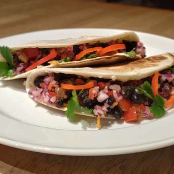 Taco med kryddiga svarta bönor