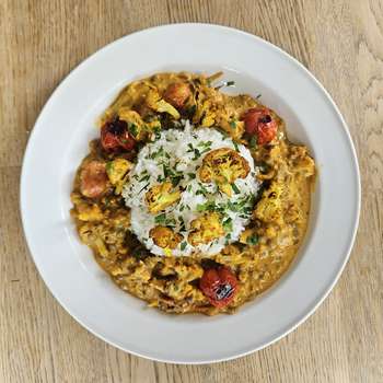 Blomkålsgryta med tomater och linser