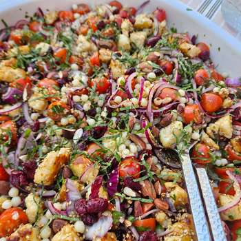 Pärlcouscoussallad med tomat och halloumi